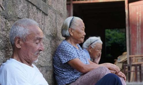 不管男女,想要长寿,中年后避开这5个雷区,长寿离你更近