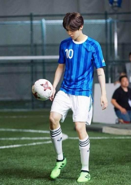 有女生会看足球吗男生,有女生会看足球吗男生会看吗
