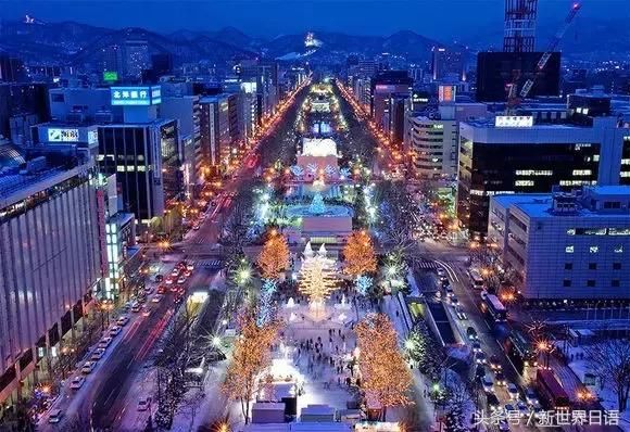 龙猫出没！日本雪后大街小巷都是“二次元”