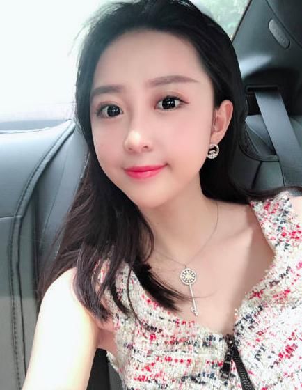 疑似潘玮柏女友微博被扒,被说没有吴昕颜值高