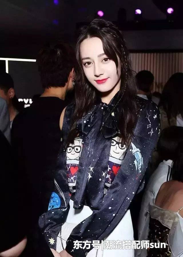 当迪丽热巴同框李溪芮,身高仅相差2厘米,不仅