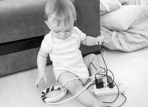 你知道插头上的圆孔有什么用吗？我用了这么多年都白瞎了！