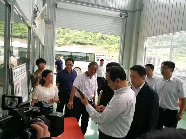辽宁省委常委、常务副省长张雷一行到奉节鹤峰乡调研对口援建情况