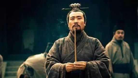曹操死后,曹丕为什么要斩杀刘备遣去吊丧的?