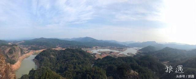 从高处俯瞰福建泰宁十里平湖：感受猫儿山公园的奇特之景