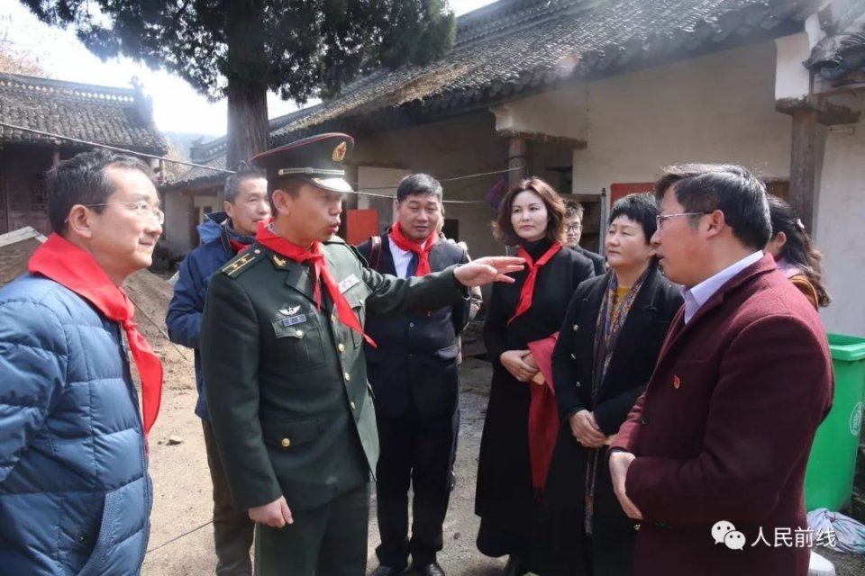 福建官兵千里奔波，教授老总一个不少，齐聚一个小山村……