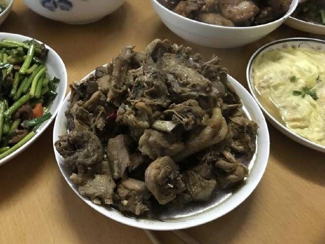 我家年夜饭12菜2汤，全是公公的拿手菜，尤其这道我吃了3碗没吃够