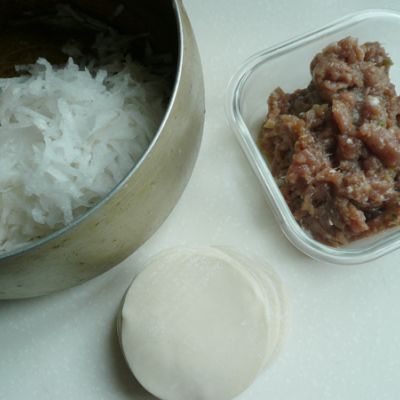 萝卜排骨汤煨萝卜猪肉饺