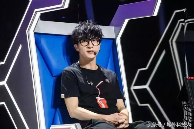 薛之谦又偷偷买了两首歌的版权,只因他说过听