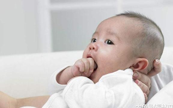 0-1岁宝宝发育有先后, 发育缓慢的信号务必警惕