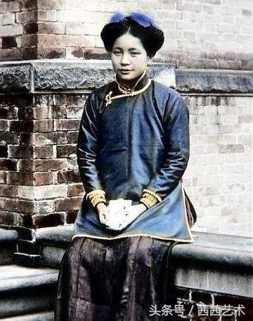 晚清上色老照片:贫富差距很明显、丑陋的宫女