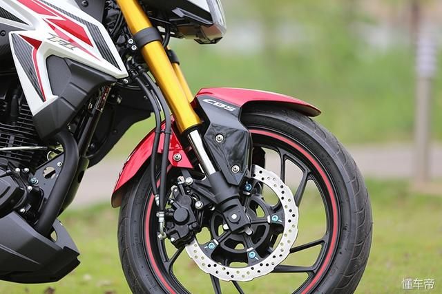 豪爵DR160首测 差一点就能满胎过弯了?!