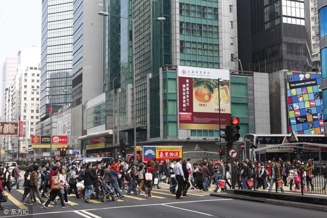 不吃不喝19年，香港人是怎么在全球最贵房价城市买得起房子的?