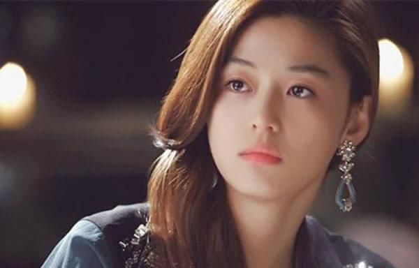 全智贤生二胎后首亮相,真的一如既往地美丽漂亮