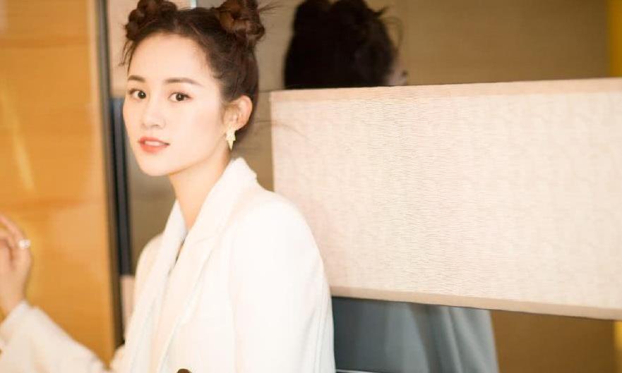 安悦溪现身环球时尚新锐大赏,荣获年度最具潜