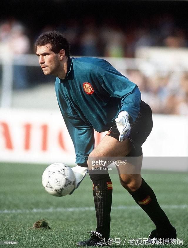 世界杯足球鞋回顾,1990意大利之夏,登场足球鞋