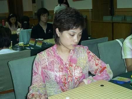 颜值已不输,情智更担当,资深围棋美女大PK之徐莹