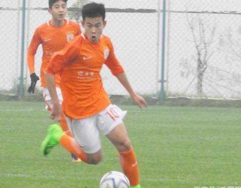 郑智武磊后继有人,14岁中国天才3球暴击韩国,