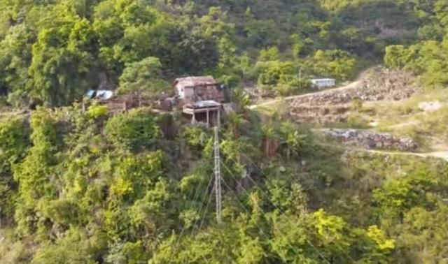 航拍:贵州与广西交界线，深山方圆十里，独一户人家