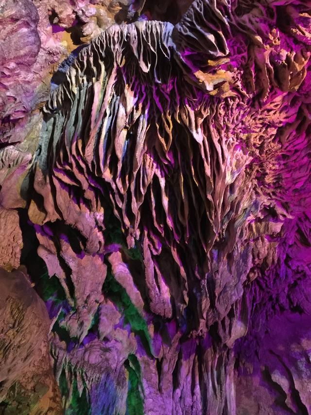 “游了银子岩,一世不愁钱”是否是真的?