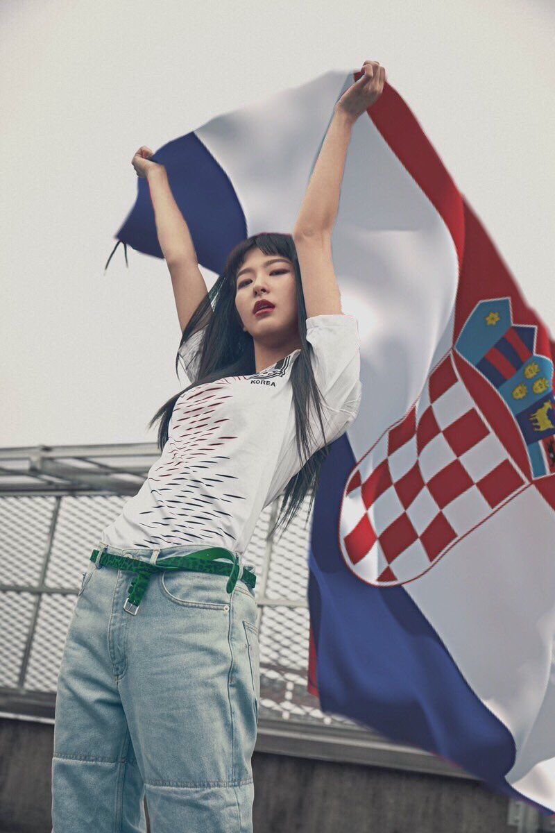 克罗地亚足球很强 他们的女球迷同样给力