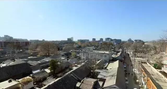 北京一家8口蜗居20民房,蹲着做饭,挤一张床,设计师爆改变6房
