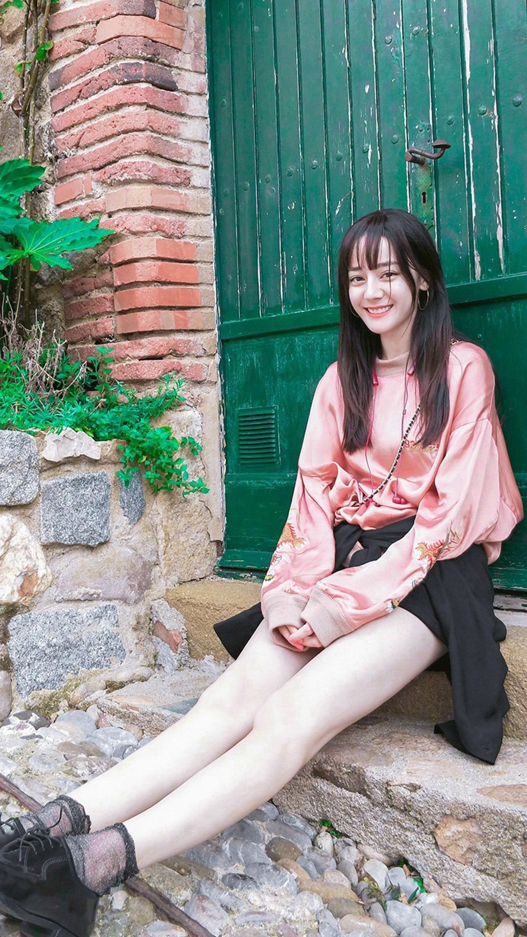 古力娜扎和迪丽热巴两大女神你更喜欢谁?两个都是新疆美女