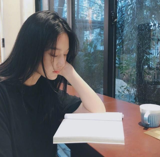 张馨予从不回应怀孕,双手暴露了真相,曾遭范冰