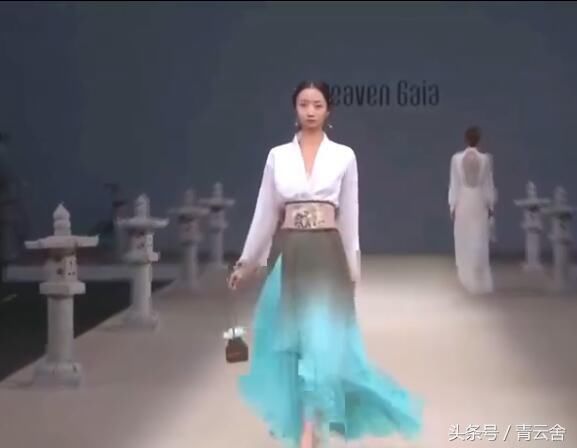 中国汉服,惊艳了世界时尚圈