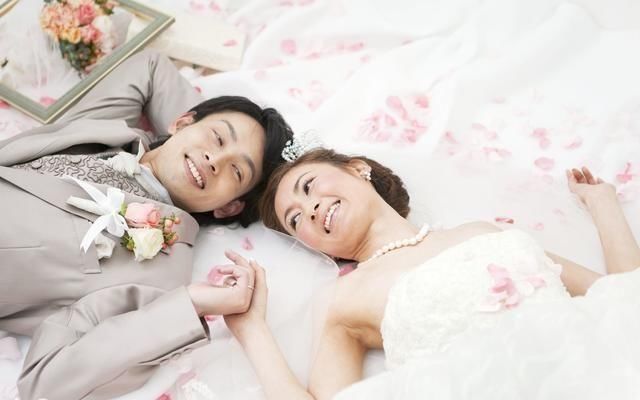 我结婚时 继父给了我25万买房 听到他一个卑微的请求 我眼圈红了