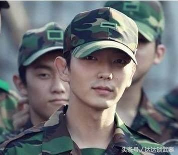 G-DRAGON当兵前还要进行商业演出,当两年兵