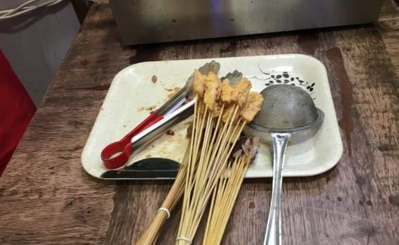 夜市上的“十元30串”,为什么会如此便宜?知情人告诉你真相 bwin必赢亚洲官网