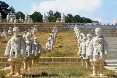 中国最强火力，日军挖空一座山，最终却无一活口