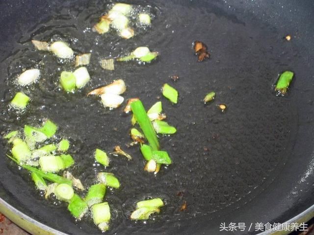 这道菜一上桌就被“秒”光，儿子老公抢着吃，一大盘才花2元