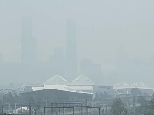 墨尔本澳网比赛暂停