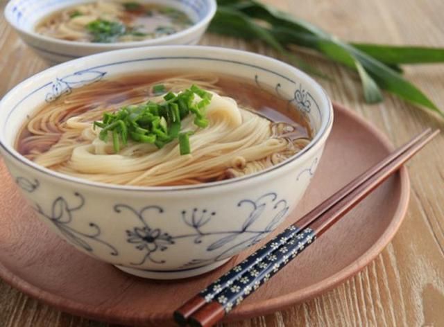 饿不饿，我煮碗面给你吃啊