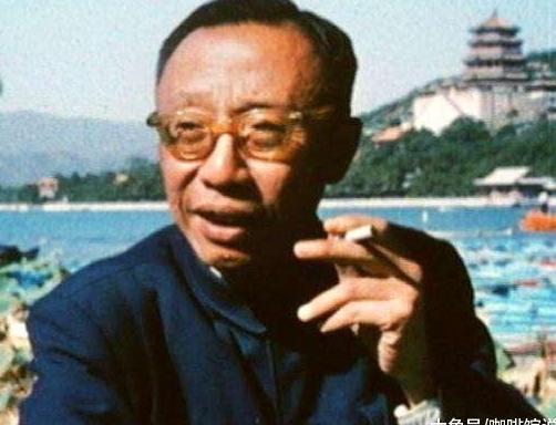 后, 袁世凯在文书中改了一个字, 皇亲贵族们弹冠相庆