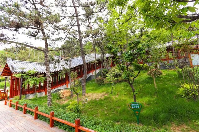 谁说只有冬天才能泡温泉，在这儿，春末的温泉比冬季更有料