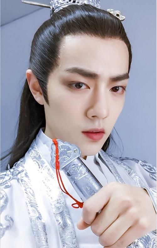 明星也COS：鞠婧祎紫霞仙子，王一博精灵王子，肖战白子画太惊艳