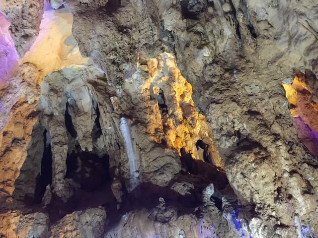 “游了银子岩,一世不愁钱”是否是真的?