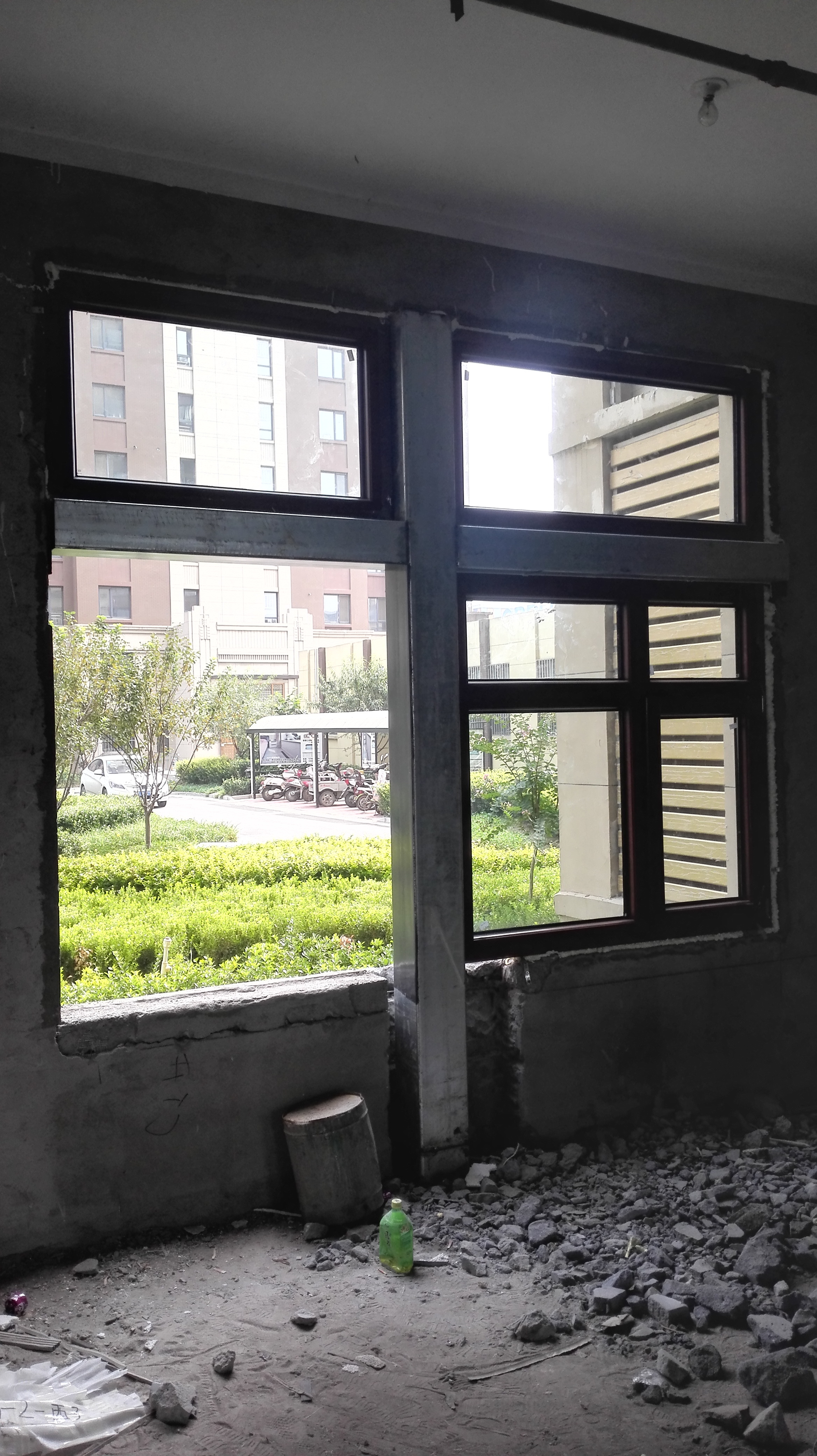 沙河新都汇小区底商私自改变房屋结构,向小区