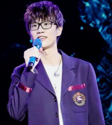 许嵩这首红到动漫圈的歌,一开嗓就让人沉醉,网友 难怪播放过亿