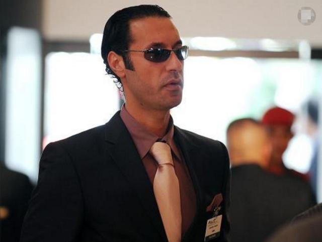 扎菲儿子穆塔西姆临死前最后时刻:喝了口水,抽