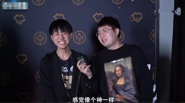 LOL：RNG小明接受采访时表示 感觉Uzi像个神一样