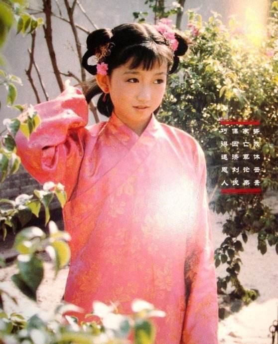 贾珍过年时骂了一个人，暗隐了两个信息