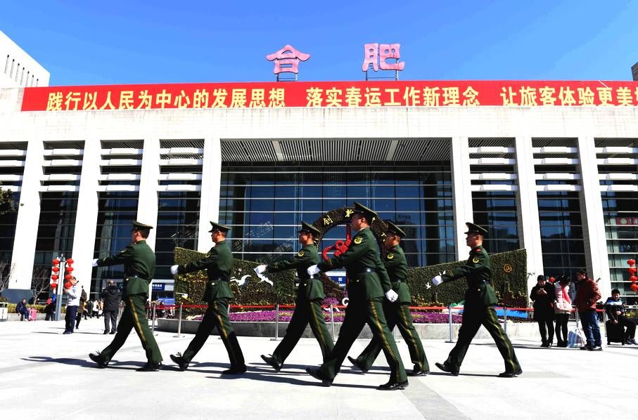 给春节旅途归家的人温暖，他们是最可爱的人，致敬我们的中国军人