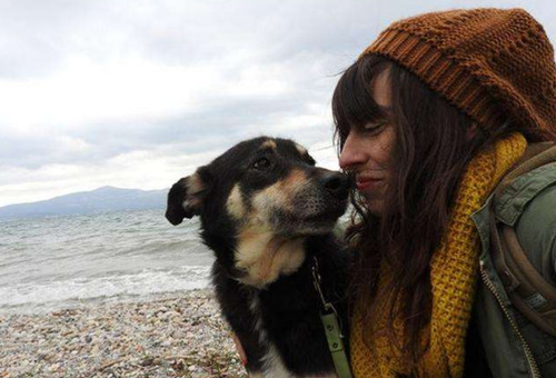 身边养了1只越长越像人的狗,是什么样的体验?