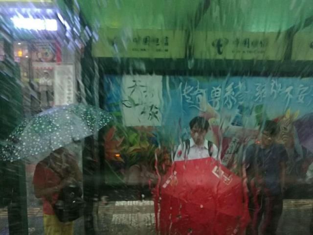转发告知!预计明天起白云又将迎来暴雨,部分地区有8级大风