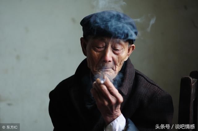 父亲去世，傻老二无人看管，老大坐视不理，穷老三领回家惊喜来了