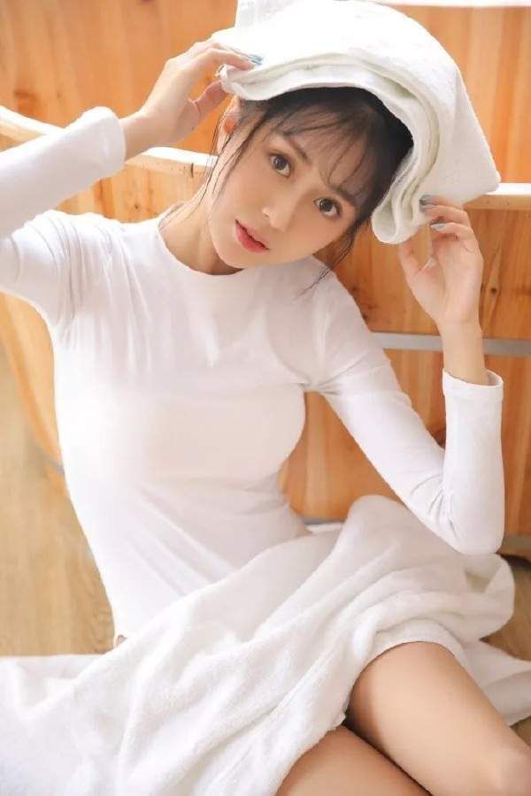 小姐姐这穿着,我没法专心吃饭了!爆笑内涵囧图